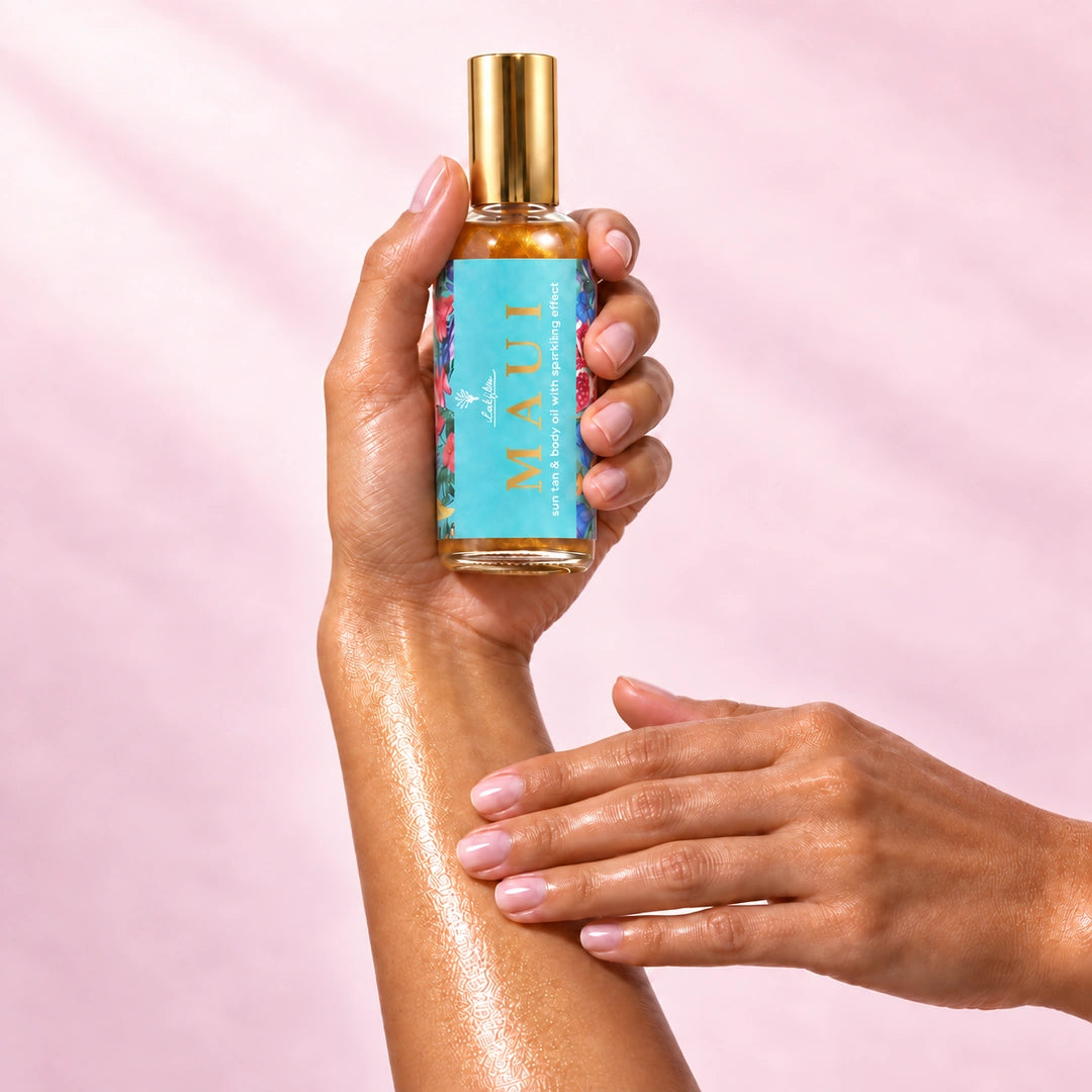 Нанасяне на MAUI Sun Tan Oil върху кожата